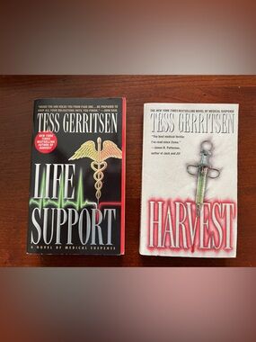 Paperback books - Life Support & Harvest (Two-Book Lot) - Tess Gerritsen